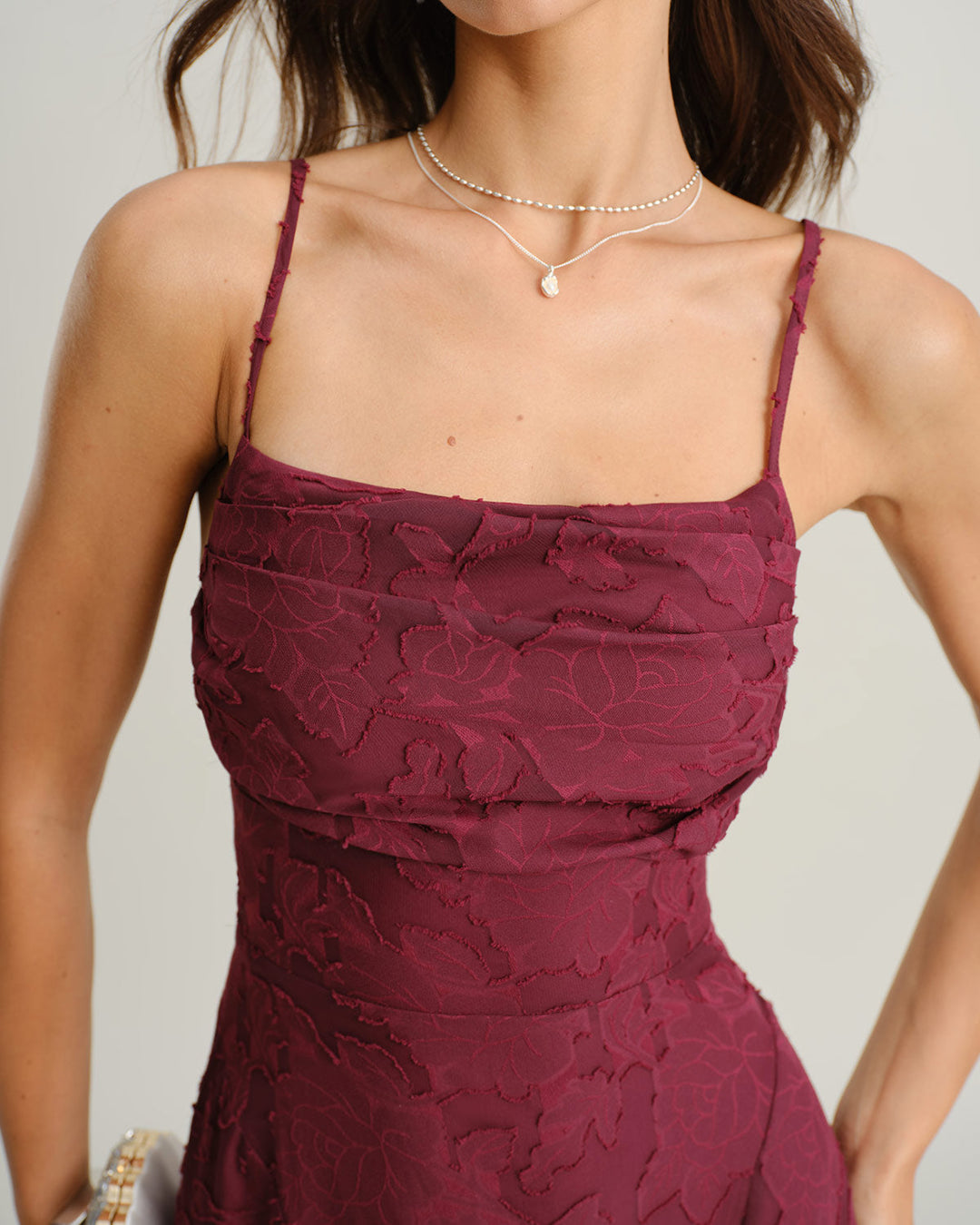 Vestido Largo de Jacquard Borgoña con Espalda Descubierta